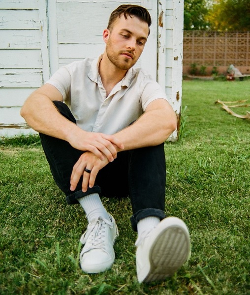 Daulton. – PLAYING GAMES Lyrics