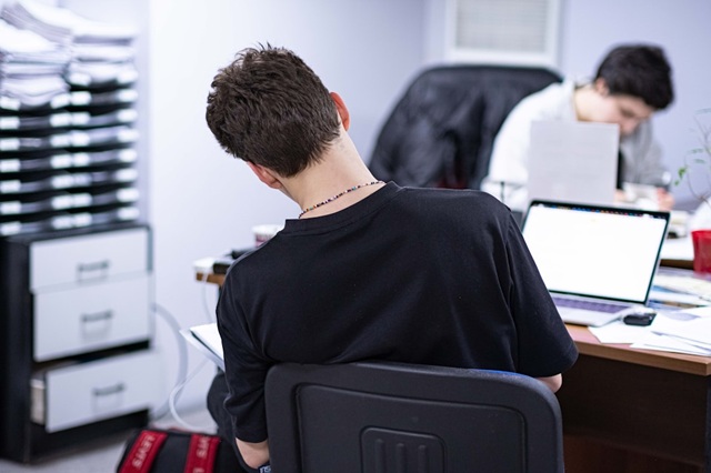 A male professional implementing best practices for seamless adoption of knowledge management tools in his organization